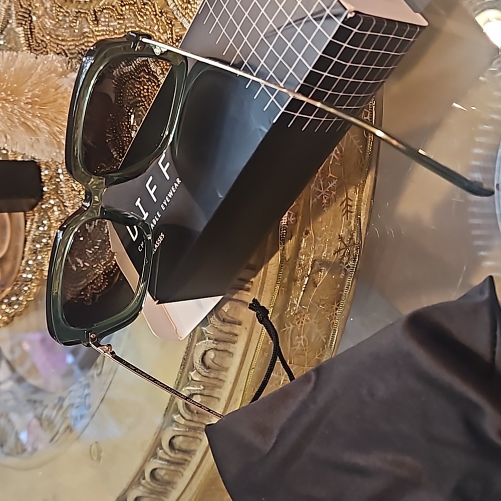 New Diff Sun Glasses - image 4